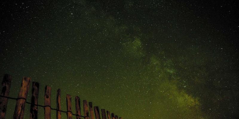 从功能到艺术:成都商业综合体不锈钢装饰的定制化革命