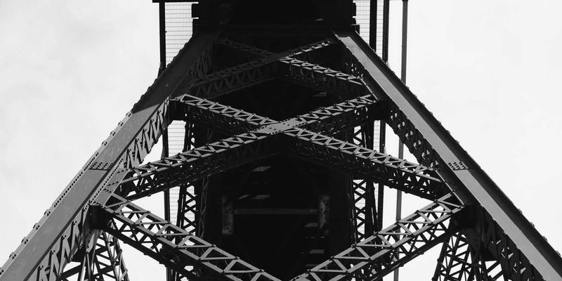 成都不锈钢赋能新能源汽车制造：从电池托盘到充电桩的轻量化革命