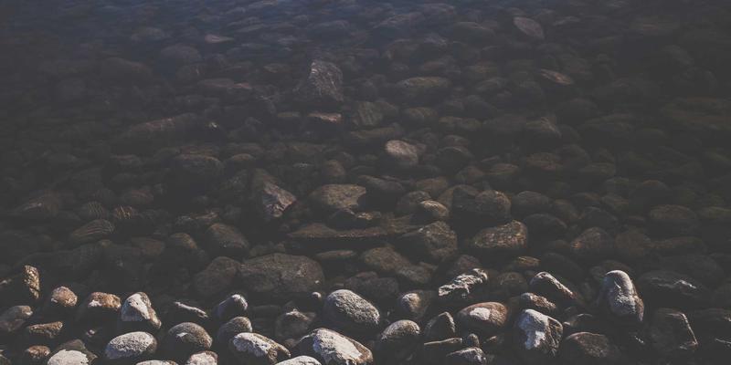 成都高端不锈钢家居定制:从极简桌椅到艺术屏风,如何打造耐用且时尚的生活空间